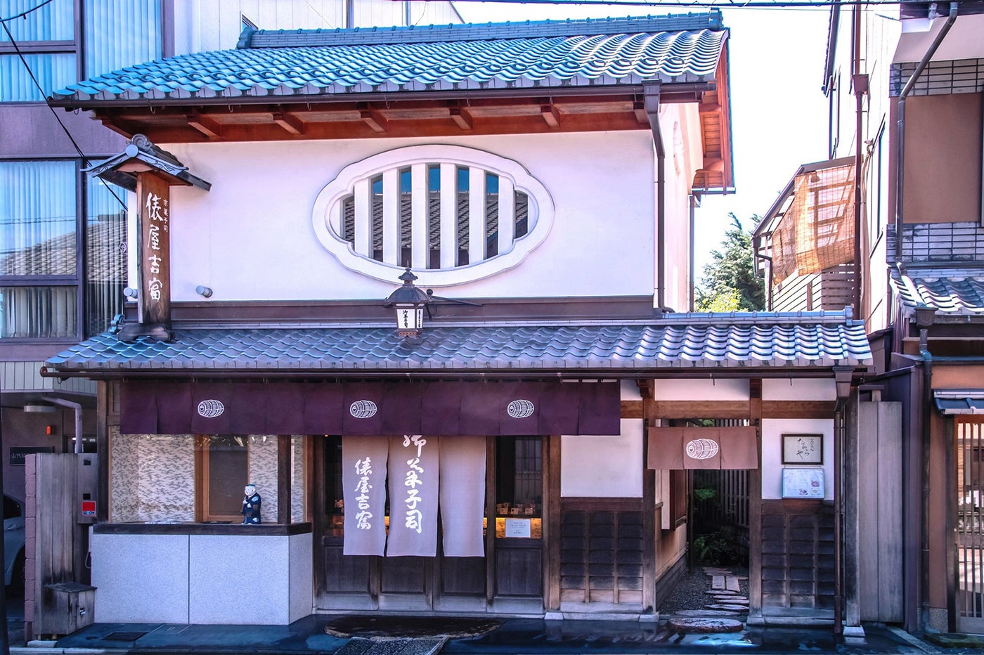 俵屋吉富小川店／画像提供：京都市都市計画局 広告景観づくり推進室