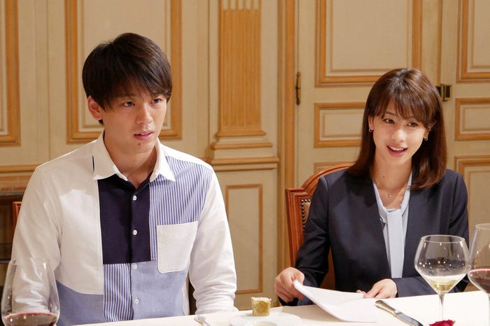 竹内涼真、加藤綾子/「ブラックペアン」第1話より(C)TBS