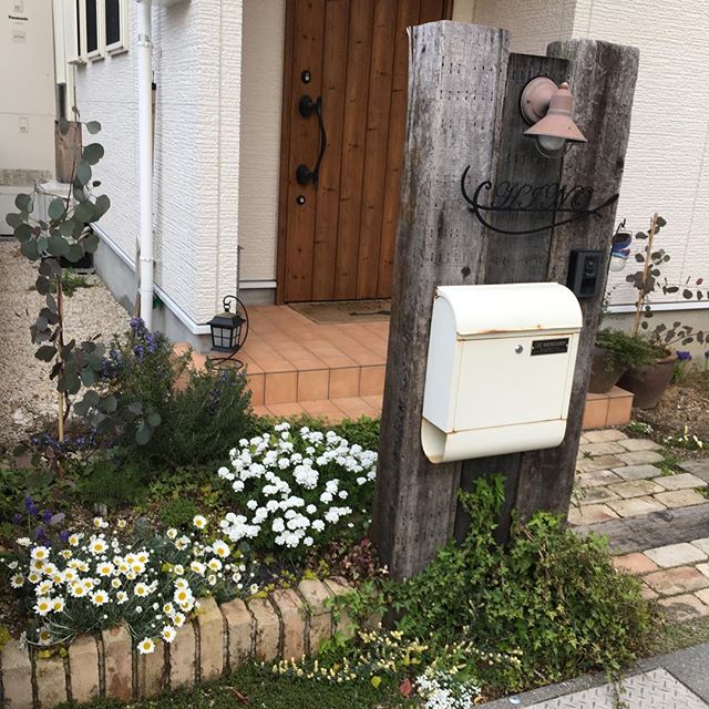 長方形の花壇をデザインして素敵なお庭づくり 初心者にもおすすめなおしゃれ実例 モデルプレス