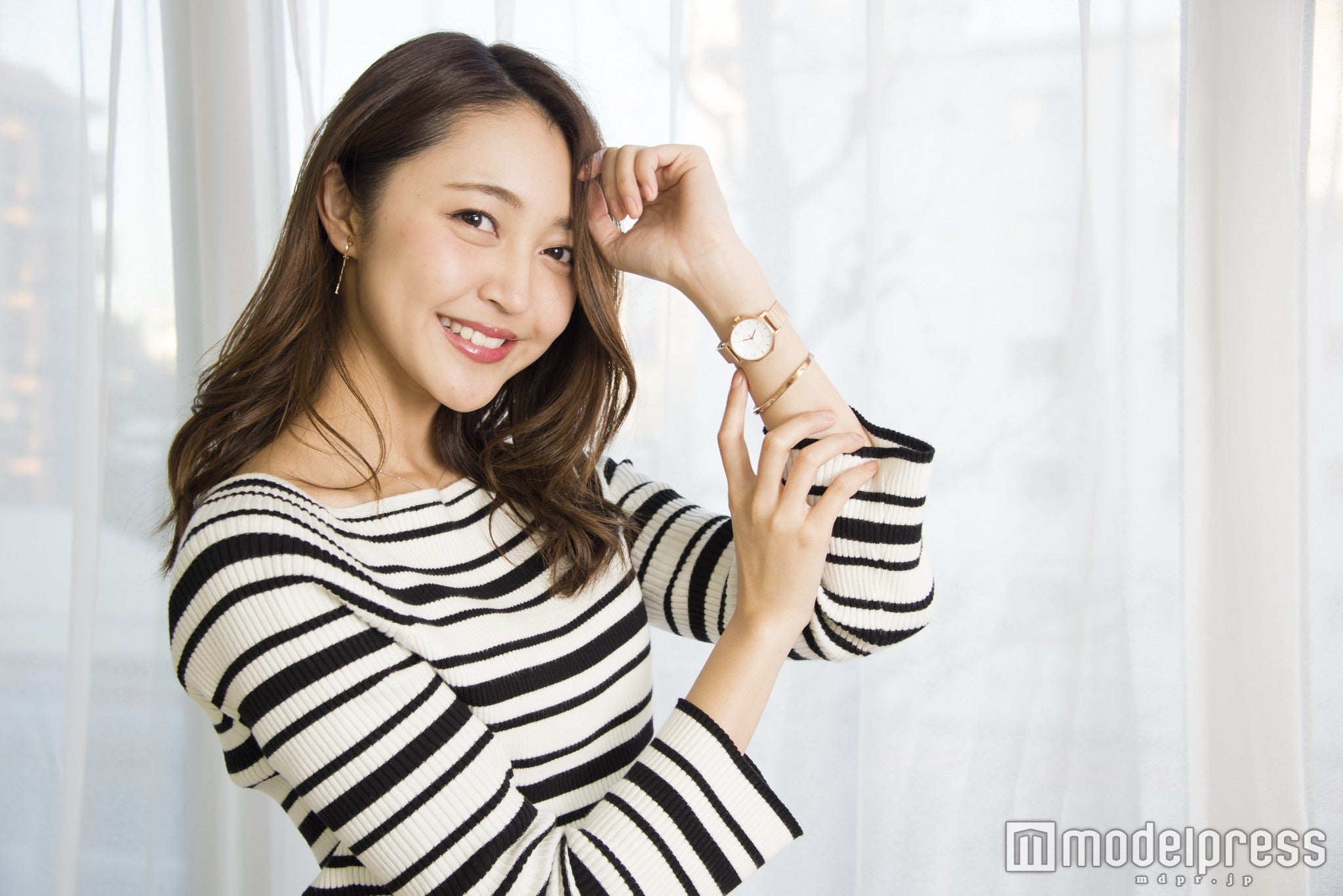 「キラっと手元が光るからレストランディナーにも活躍させたいデザイン」柳田さん（C）モデルプレス