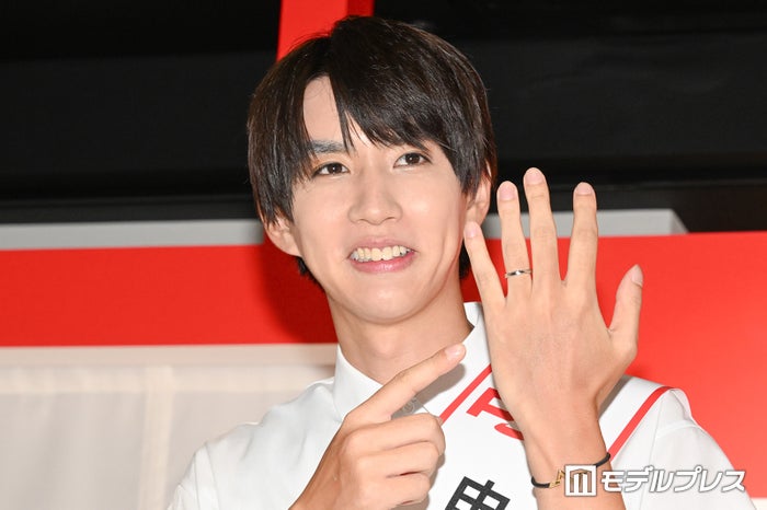 はじめしゃちょー、0歳娘とのいちご狩り2ショット公開「小さいおてて可愛い」「幸せが溢れてる」