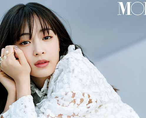 広瀬すず「MORE」初表紙 大人っぽい表情で春服着こなす