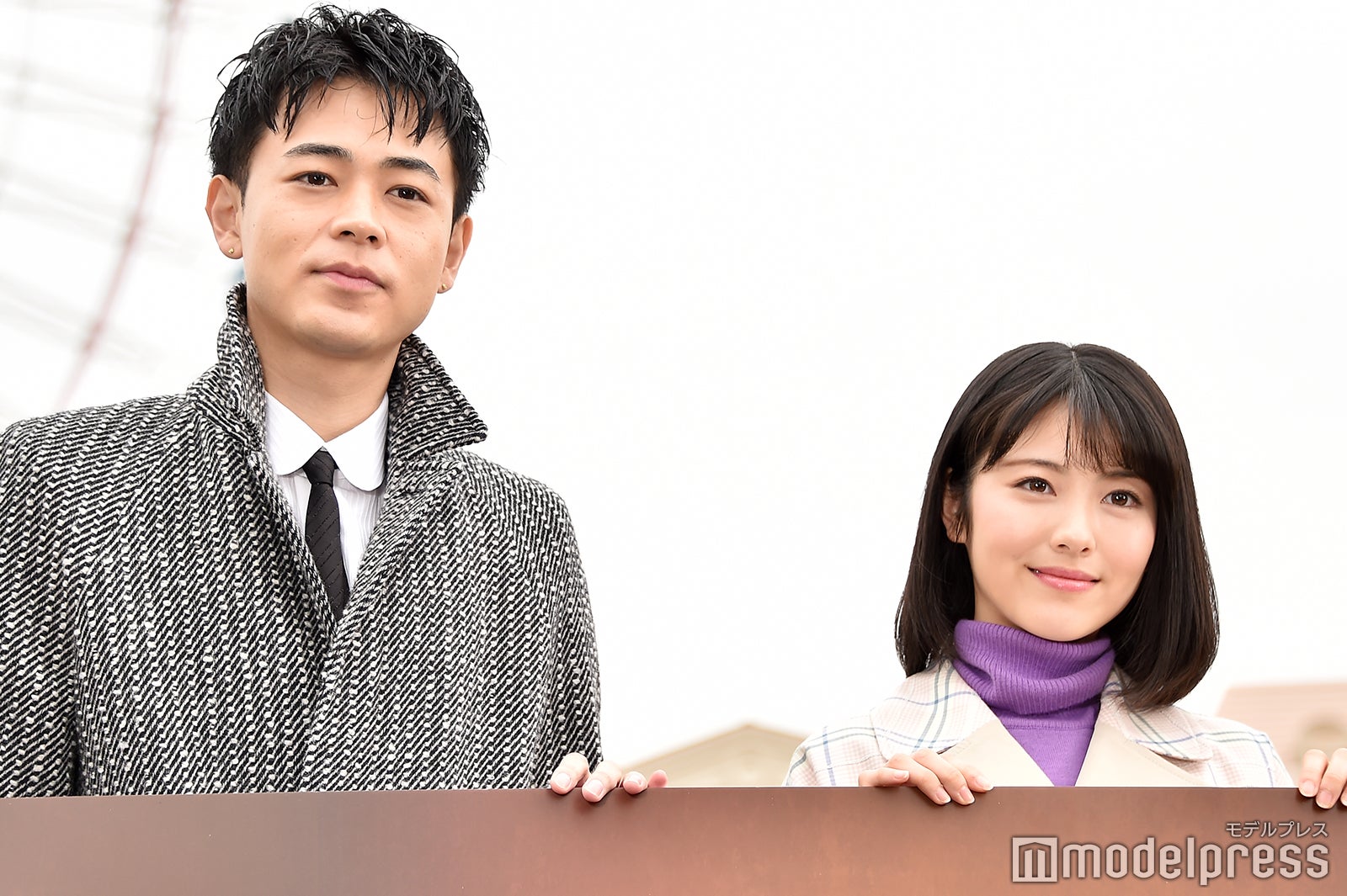 成田凌、浜辺美波（C）モデルプレス