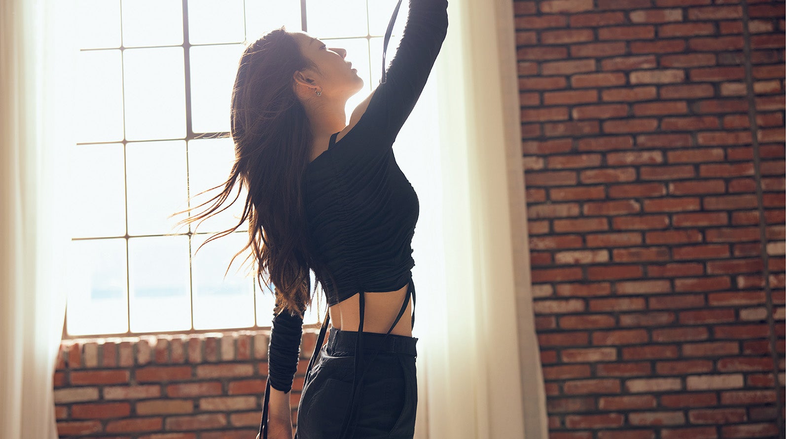 宮脇咲良／新TVCM「みんなを生きるな。自分を生きよう。2023」篇より（提供写真）