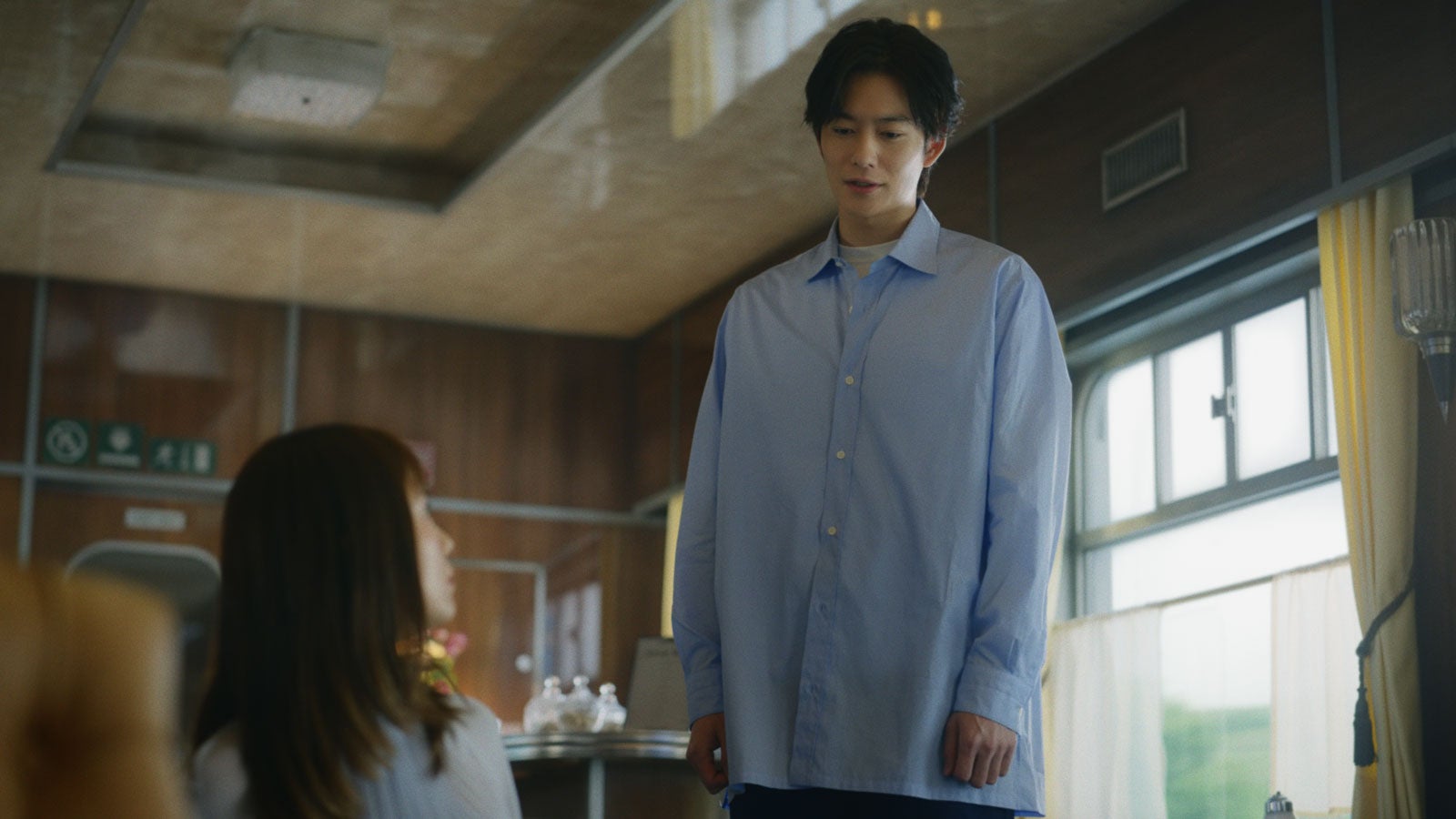 宮崎あおい、岡田将生／新テレビCM「列車のふたり セラミド」篇より（提供写真）