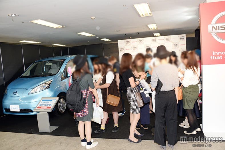 ブースには人だかりが