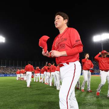 広島 新井監督「粘り強さが出てきている」4点差逆転で4位確定 決勝打の林には「気持ちで食らいついて打った良いヒット」
