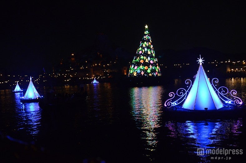 ディズニークリスマス、ロマンティックな雰囲気に包み込むプログラム