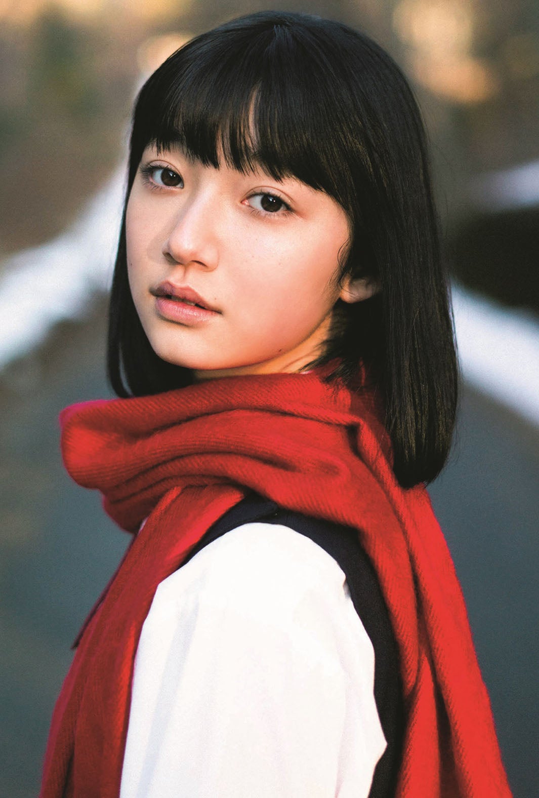 「B.L.T.graduation2021中学卒業」セブンネットショッピング購入特典ポストカード／小宮山莉渚（提供写真）