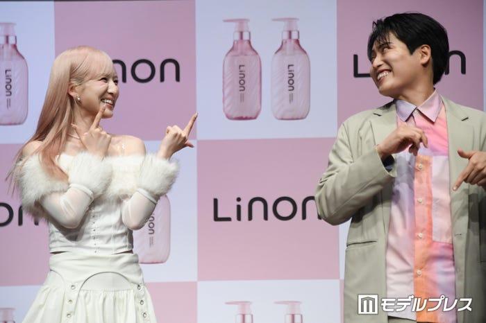 池田直人にダンスレクチャーをするSUZU(C)モデルプレス