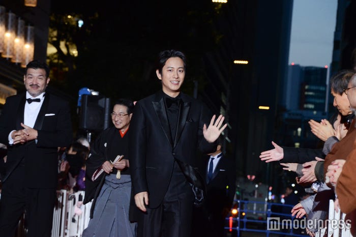 (C)モデルプレス