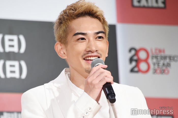 町田啓太 金髪 ヒゲ姿に大胆イメチェン 鈴木伸之 気になって 突っ込む 勇者のために鐘は鳴る モデルプレス