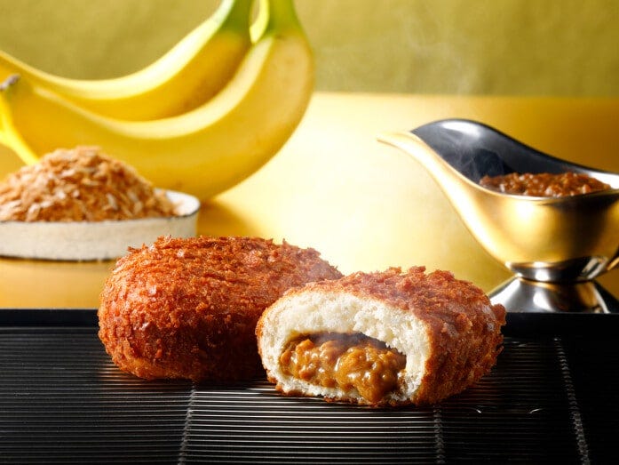 「東京ばな奈s」の「東京ばな奈の伝説のカレーパン」1個356円、5個入1780円※画像提供／グレープストーン