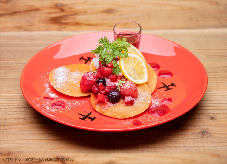 釘崎野薔薇「ストロベリーパンケーキ」税込1,540円（C）芥見下々／集英社・呪術廻戦製作委員会