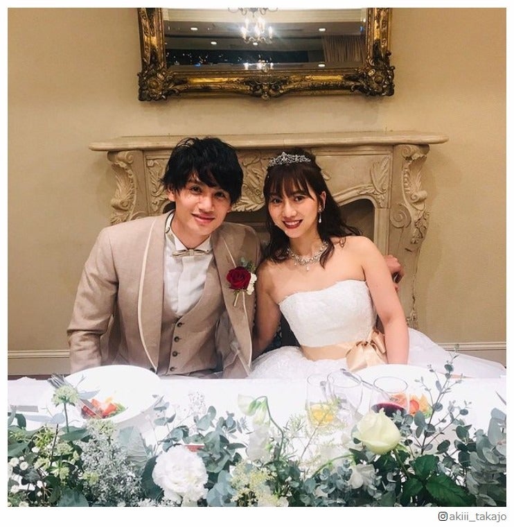 高城亜樹＆Jリーガー高橋祐治選手、結婚式ショット披露「去年家族で挙げました」