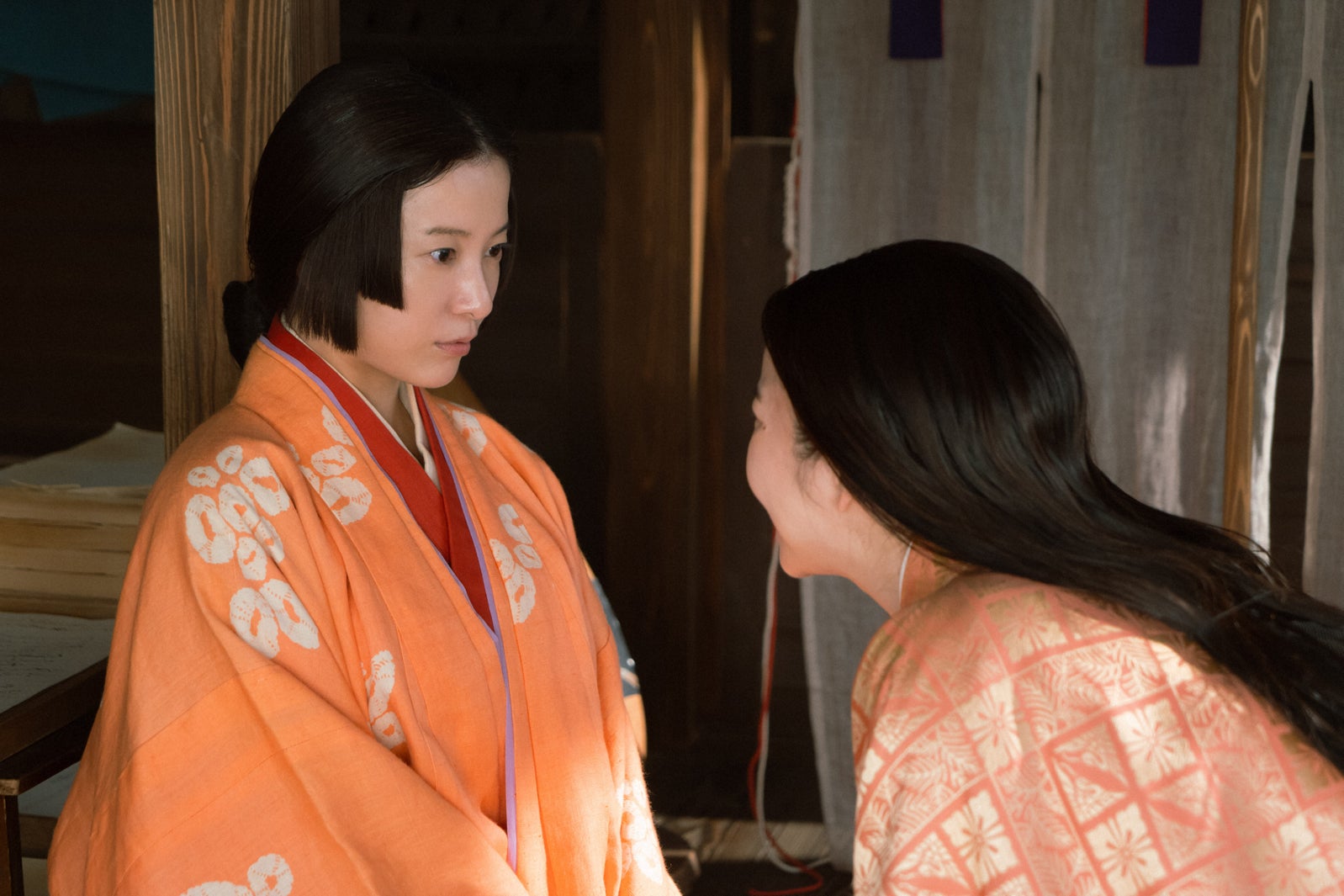 吉高由里子、野村麻純「光る君へ」第12話より（C）NHK