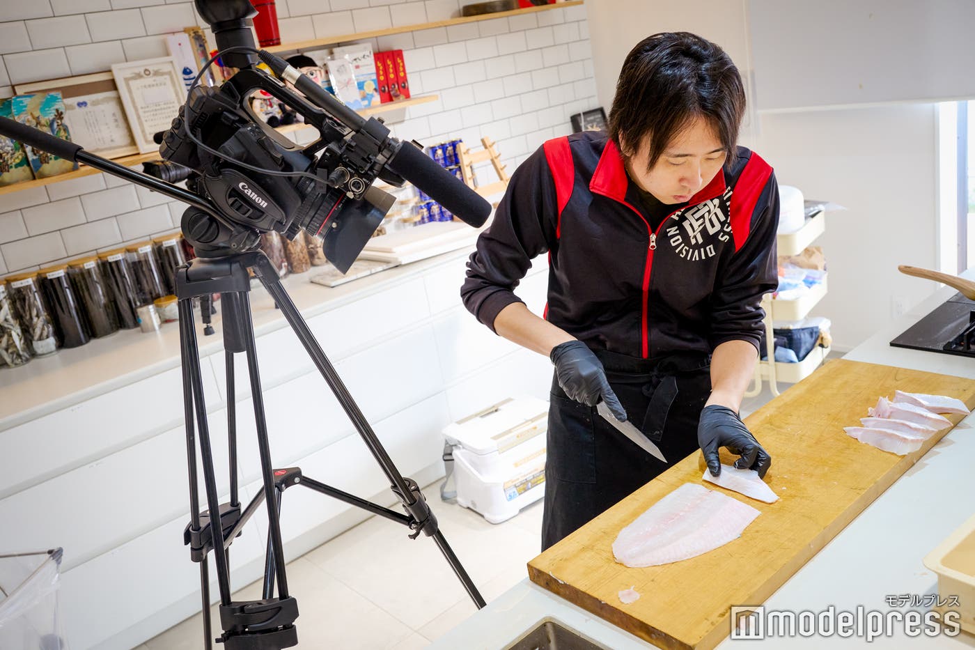 あっという間に切り身サイズ(C)モデルプレス