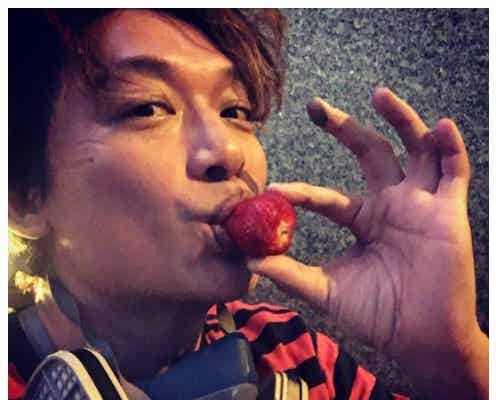 香取慎吾、“いちごキス”に反響殺到「朝から刺激的」「いちごになりたい」
