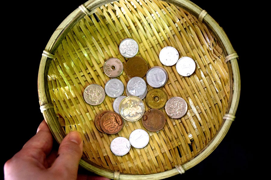 銭洗弁財天　銭洗い