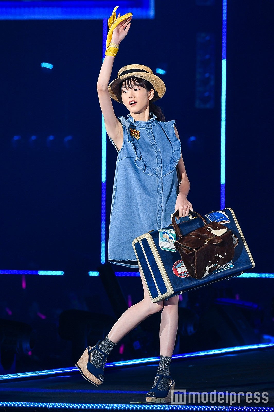 桐谷美玲、スラリ美脚あらわな爽やか夏コーデが眩しい！＜TGC2017 S／S