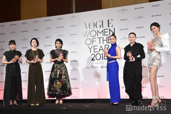 青木明子氏、野木亜紀子氏、松本穂香、中村アン、梶芽衣子、森星 (C)モデルプレス