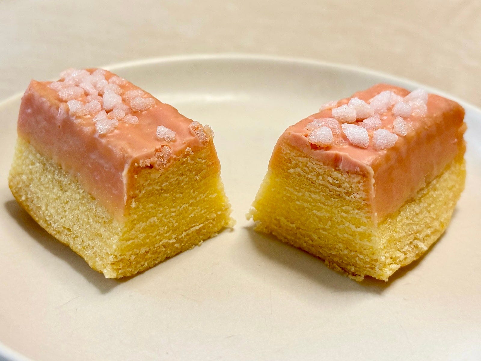 りんごの風味に、パールシュガーのバリバリ食感が楽しい!