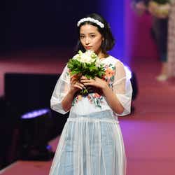 モデルプレス - 【写真特集】広瀬すず、永野芽郁、竹内涼真ら美男美女が豪華集結 欅坂46も圧巻パフォーマンス<Seventeen 夏の学園祭2017>