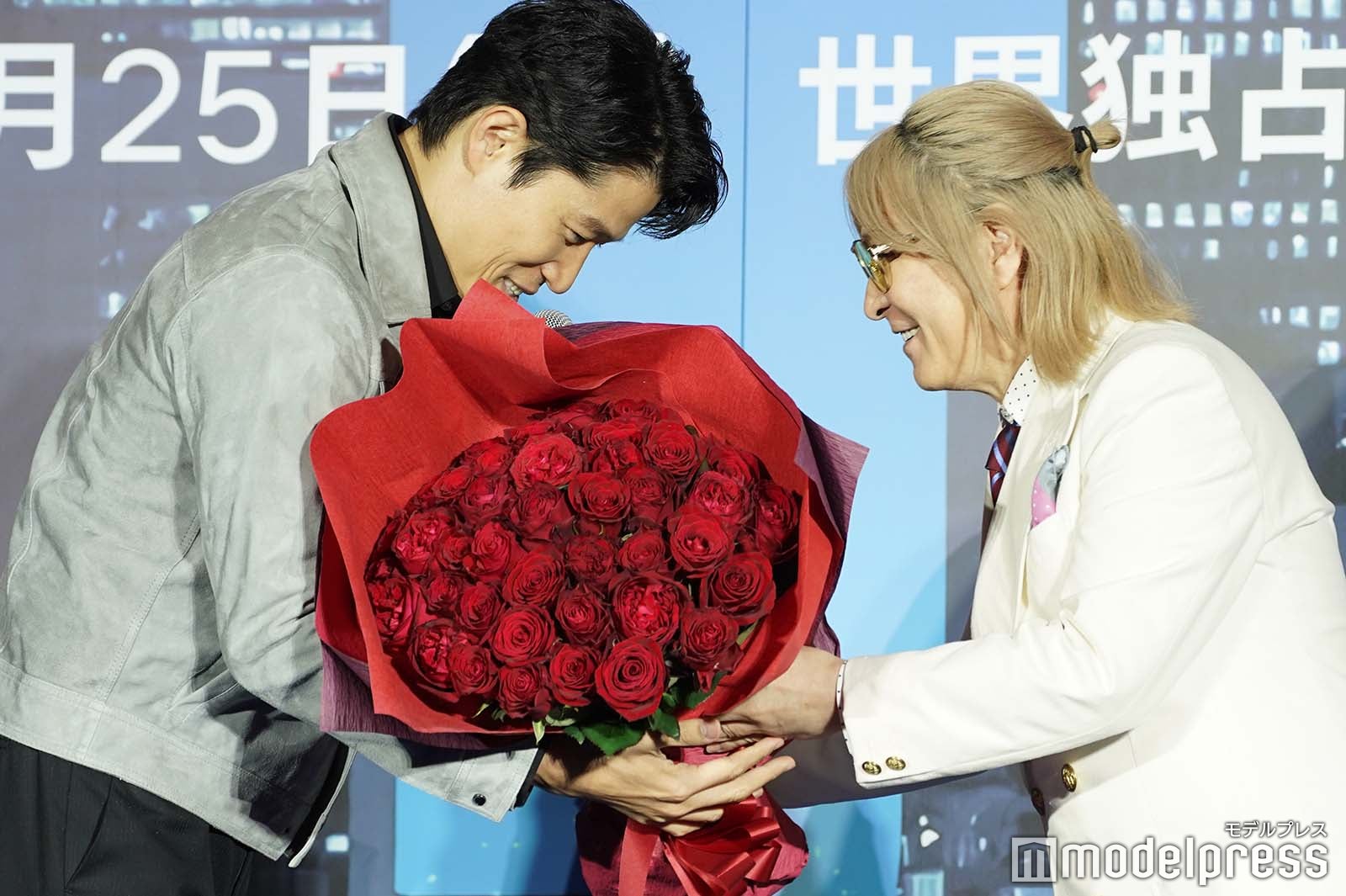 鈴木亮平、小室哲哉（C）モデルプレス