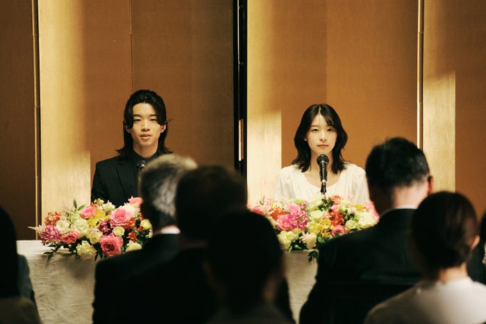 森愁斗、鳴海唯「MISS KING / ミス・キング」(C)AbemaTV, Inc.