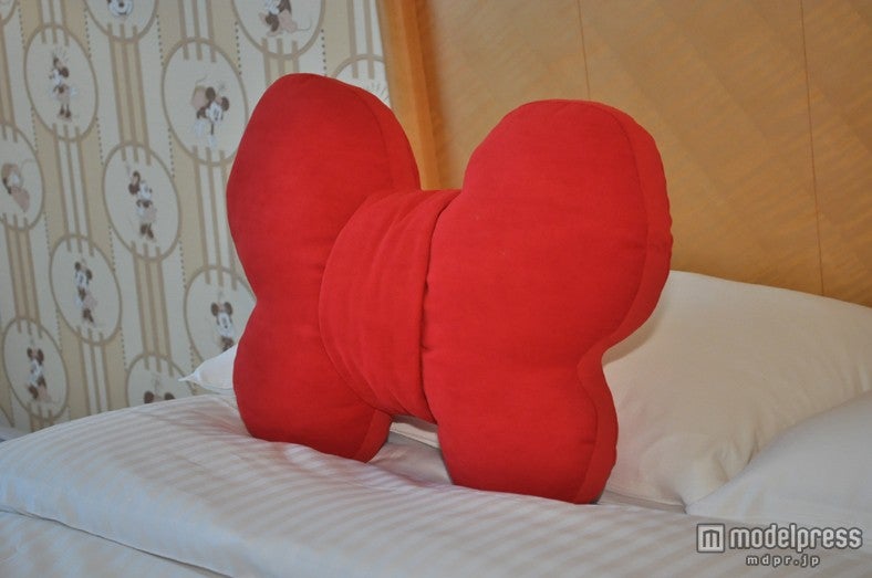 ミニーのリボン型のクッション