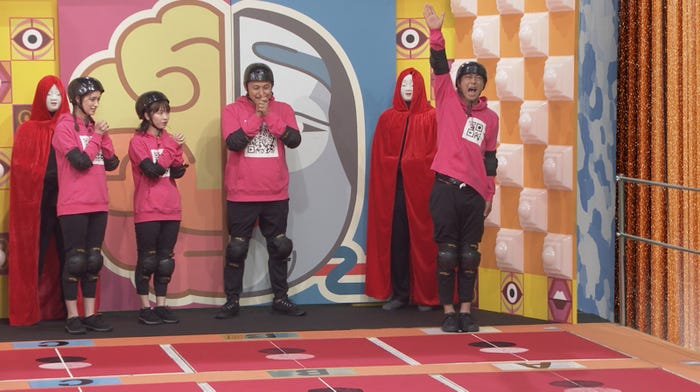 トラウデン直美、横山由依、平子祐希、尾形貴弘 (C)TBS