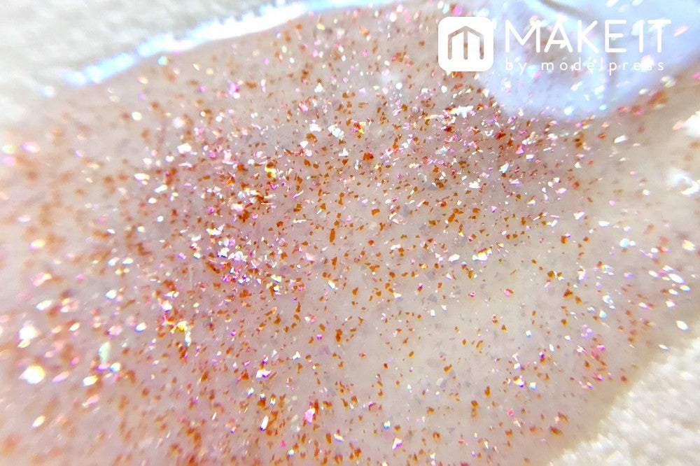 ぎっしりラメが夏っぽい (C)メイクイット