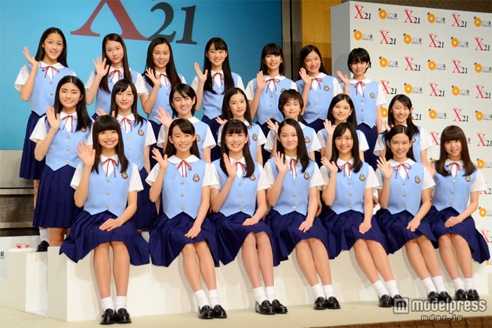 X21(前列左から)泉川実穂、白鳥羽純、小澤奈々花、吉本実憂、末永真唯、上水口萌乃香、籠谷さくら(中列左から)高橋るな、松田莉奈、長尾真実、井頭愛海、尾碕真花、田中珠里、山木コハル(後列左から)若山あやの、西川美咲、佐川実優、細井友里加、山崎紗彩、瀬羅美咲、大西亜玖璃