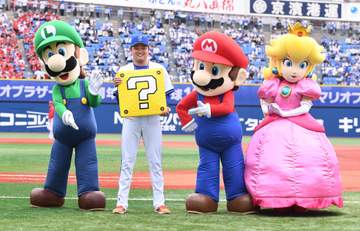 DeNA マリオが衝撃始球式 ノーバンならずも抜群コントロールにスタンド感嘆 ピーチ姫の前で輝き放つ
