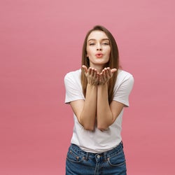 画面越しのキュンを頂き テレビ電話ならではの可愛い彼女の行動3つ モデルプレス