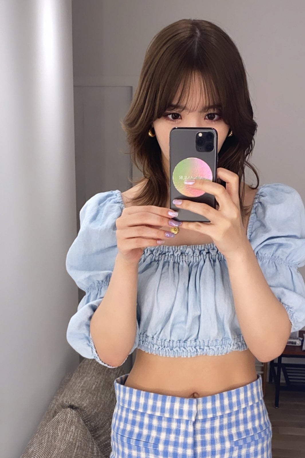 藤田ニコル、ほっそりウエスト披露「くびれ完璧」「綺麗」と注目集まる