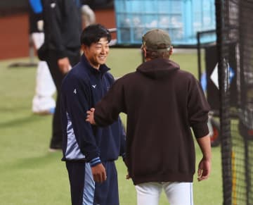 FA加入の西武・石井 昨季までの本拠地で歓待 ビジョンに大写しで拍手