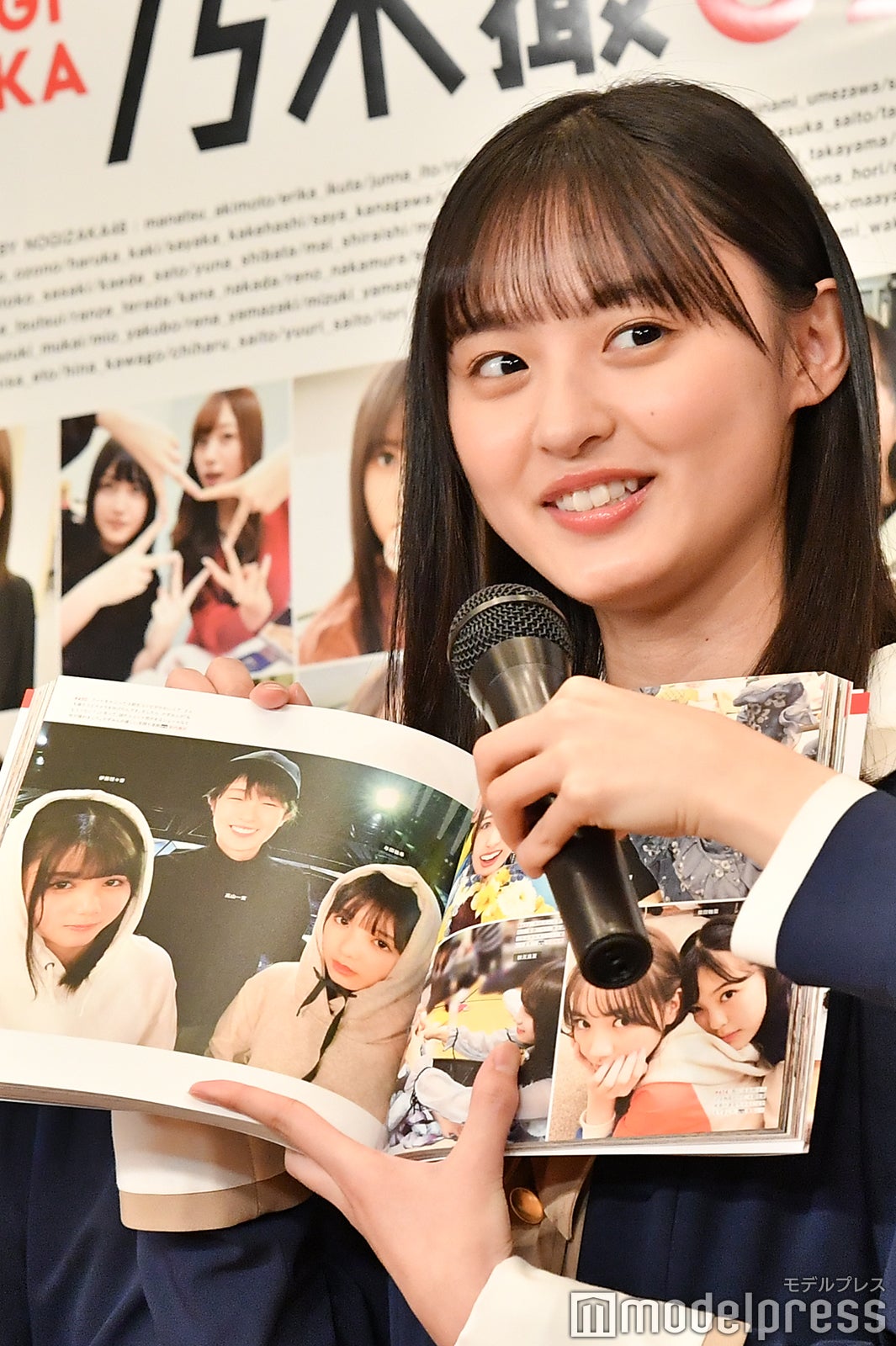 お気に入りの1枚を紹介する遠藤さくら（C）モデルプレス