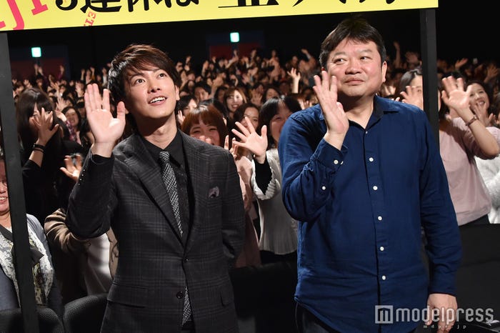 佐藤健、本広克行監督(C)モデルプレス