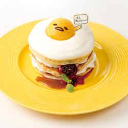 フルーツいっぱいぐで目玉焼きパンケーキ1,290円(税抜)(C)2013, 2017 SANRIO CO., LTD. APPROVAL NO.S582962