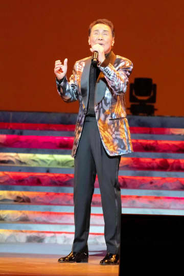 五木ひろし 55周年コンサートでファンに感謝「1965年にデビューしたが売れず」→「皆様のおかげで今年55年」