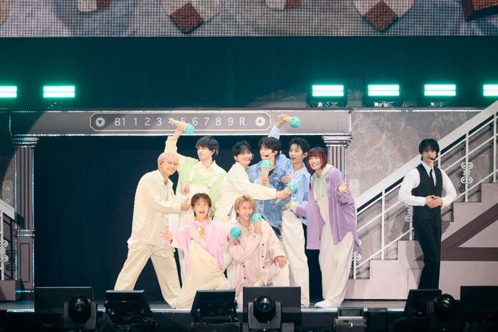 (左上から時計回り)SHOW、ジャン海渡、NAOYA、タクヤ、竹野世梛、柴崎楽、FUMINORI、曽野舜太、山中柔太朗「チョコループ」Day3(撮影:ウチダアキヤ/草間智博)