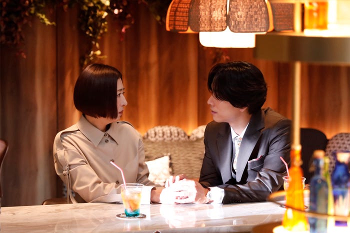 松雪泰子、黒羽麻璃央「マル秘の密子さん」第5話より(C)日本テレビ