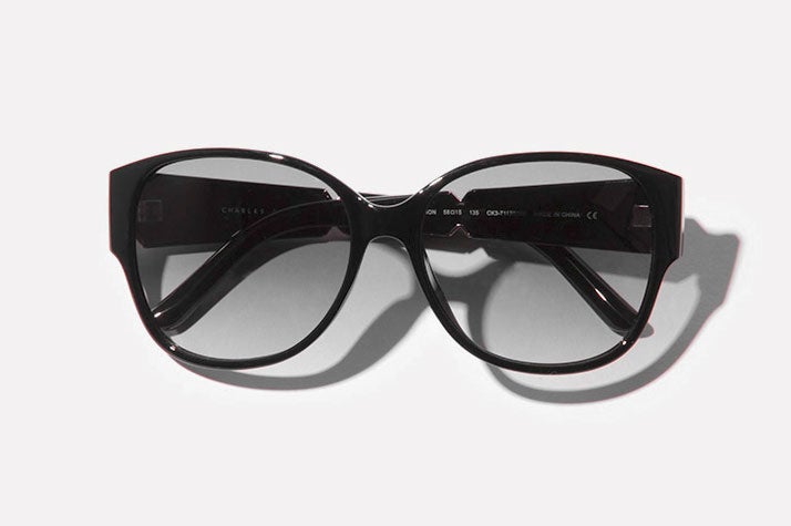 バタフライフレームサングラス「CHARLES & KEITH」7,452円（税込）／画像提供：CHARLES & KEITH OFFICIAL ONLINE STORE