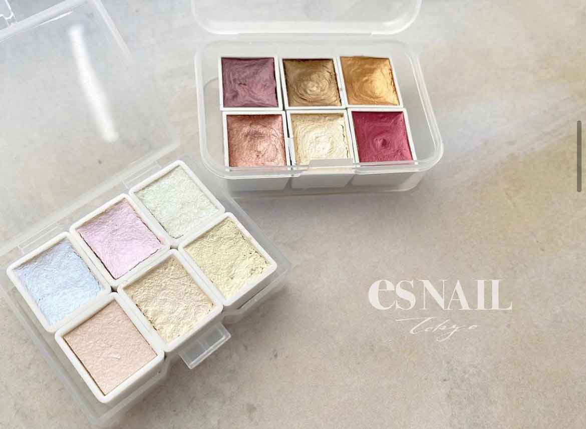 水彩パレットを使った“アンニュイネイル”にチャレンジしてみては？（画像提供：esNAIL）