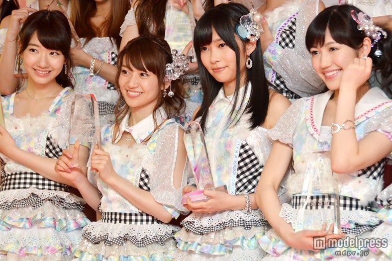 左から：柏木由紀、大島優子、指原莉乃、渡辺麻友