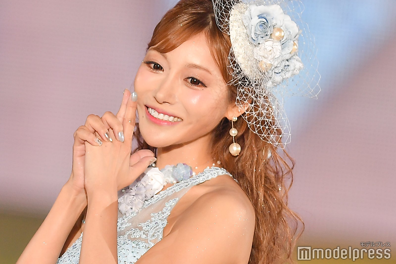 明日花キララ「関コレ」初出演 ミニドレスで“狙い撃ち”＜関コレ2018A／W＞