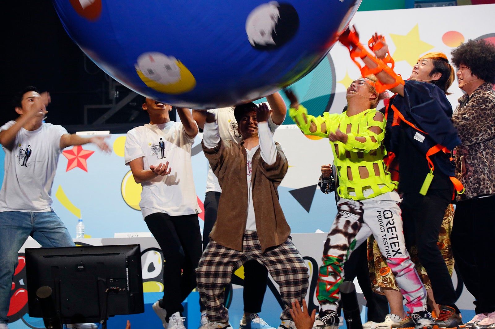 大玉転がしで大盛りあがり（提供写真）