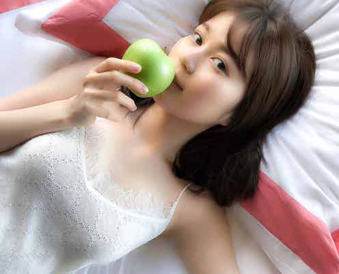 乃木坂46生田絵梨花“白雪姫”風オフショット公開 初版20万部で話題の写真集「インターミッション」