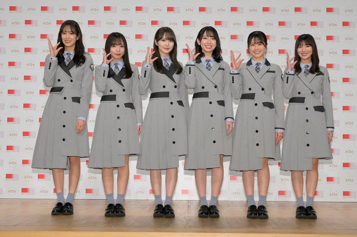 日向坂46/(左から)佐々木久美、齊藤京子、加藤史帆、金村美玖、丹生明里、河田陽菜(C)NHK